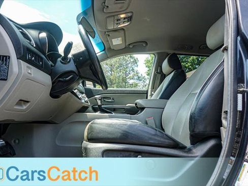 Used 2019 Kia Sedona EX FWD image 17