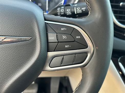 Used 2023 Chrysler Voyager LX image 24