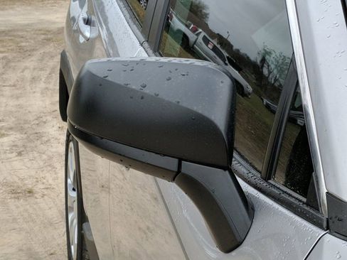 Used 2020 Toyota RAV4 LE image 12