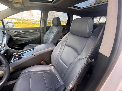 Used 2019 Buick Enclave Essence image 29