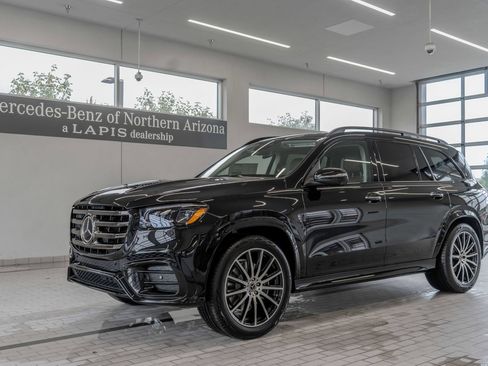 Used 2026 Mercedes-Benz GLS 450 4MATIC image 3