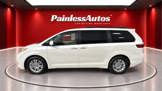 Used 2017 Toyota Sienna XLE w/ XLE Navigation Package FWD image 3