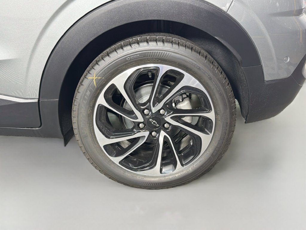 New 2027 Chevrolet Bolt LT w/ Super Cruise Package FWD image 30