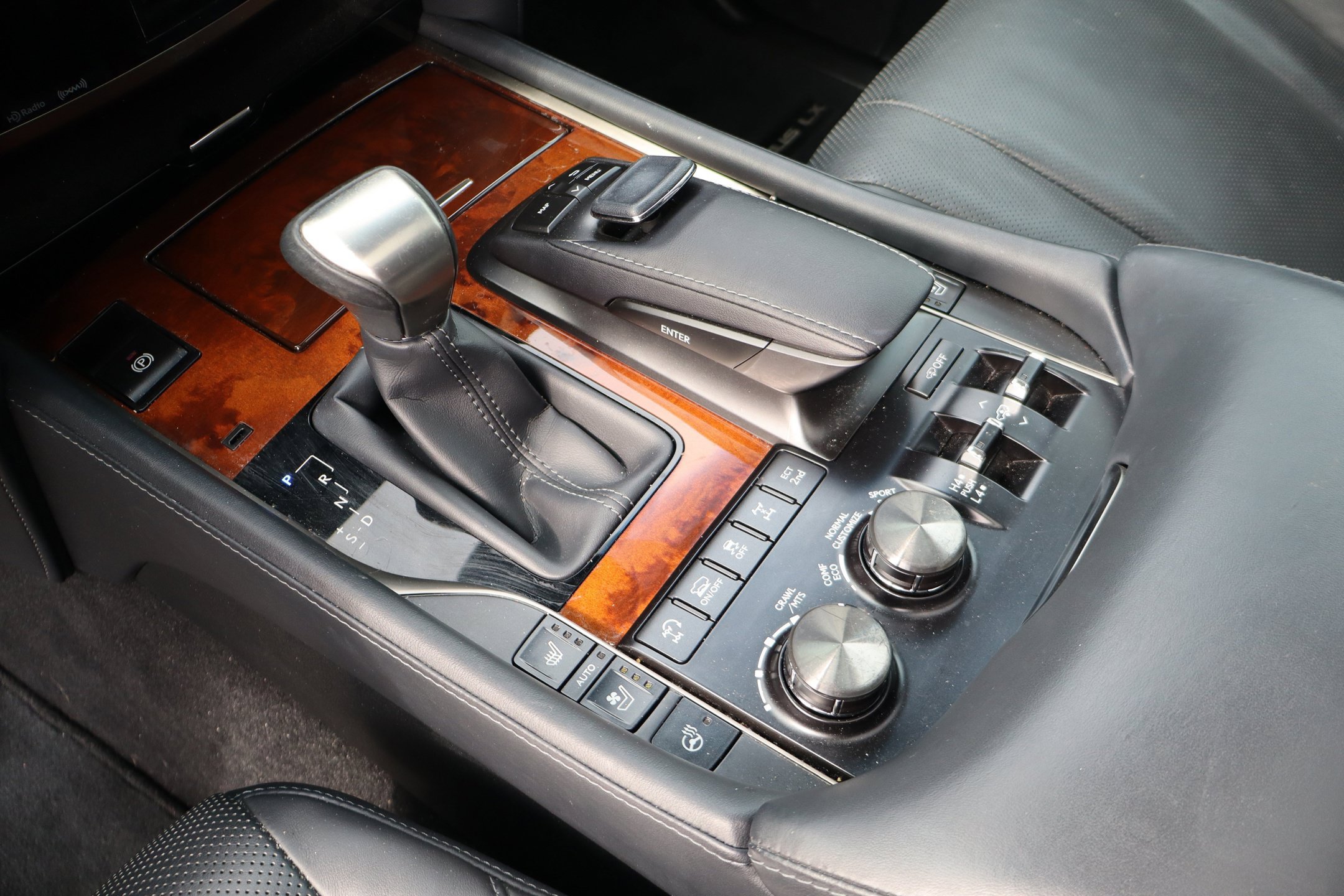 Used 2019 Lexus LX 570 4WD w/ Luxury Package image 22