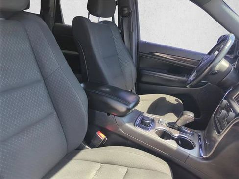 Used 2018 Jeep Grand Cherokee Laredo AWD/4WD image 21