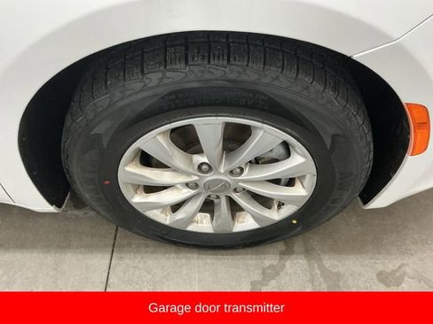 Used 2018 Chrysler Pacifica Touring-L Plus image 15