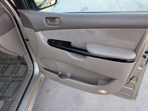Used 2004 Toyota Sienna CE image 28