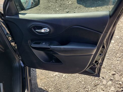 Used 2020 Jeep Cherokee Latitude Plus image 36