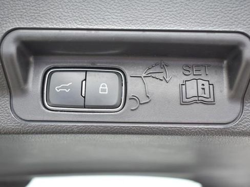 Used 2023 Ford Explorer XLT image 37