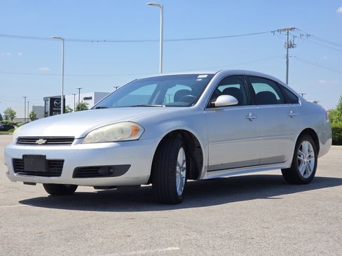 Used 2011 Chevrolet Impala LTZ FWD image 11
