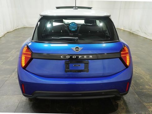 Used 2025 MINI Cooper 2-Door Hardtop FWD image 4