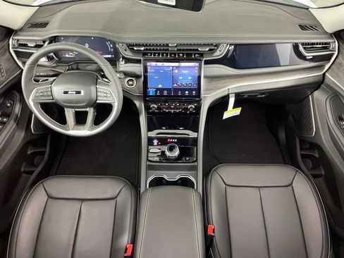 Used 2024 Jeep Grand Cherokee Limited 4xe w/ Luxury Tech Group II AWD/4WD image 9