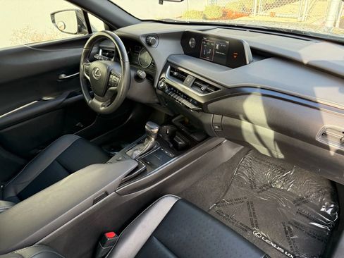 Used 2021 Lexus UX 200 image 18