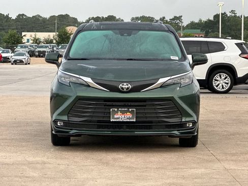 Certified 2026 Toyota Sienna XLE FWD image 9