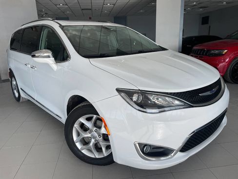 Used 2020 Chrysler Pacifica Limited image 1