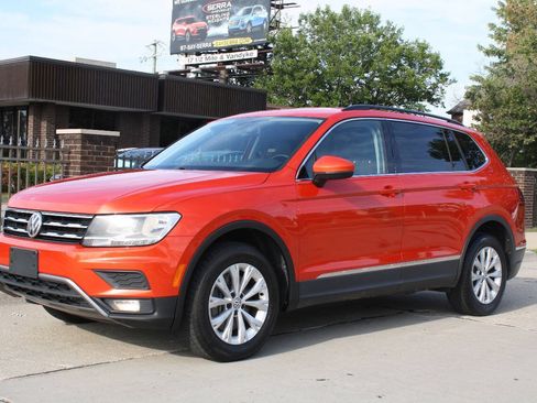Used 2018 Volkswagen Tiguan SE FWD image 2