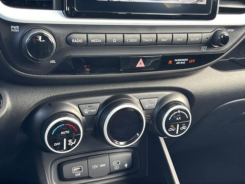 Certified 2023 Hyundai Venue Limited FWD image 32