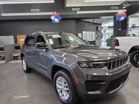 New 2025 Jeep Grand Cherokee Laredo X image 2