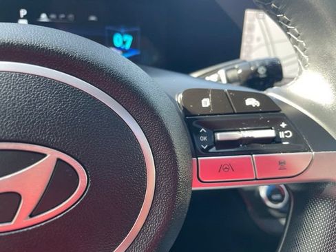 Used 2024 Hyundai Elantra Limited FWD image 25