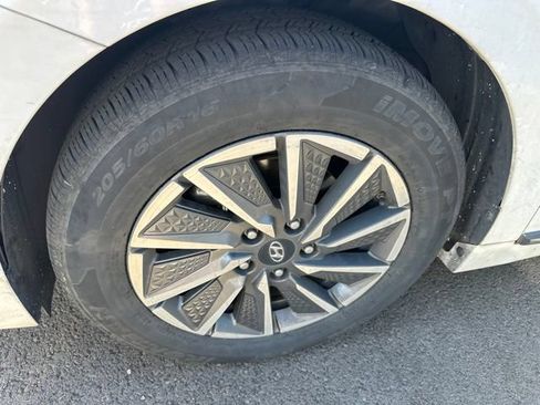 Used 2020 Hyundai Ioniq Limited FWD image 10