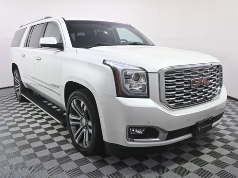 Used 2019 GMC Yukon XL Denali w/ Denali Ultimate Package AWD/4WD image 9