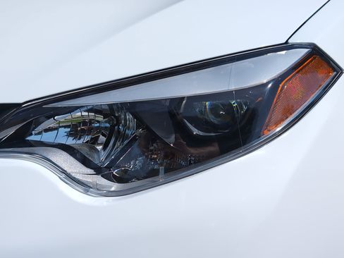Used 2016 Toyota Corolla LE FWD image 6