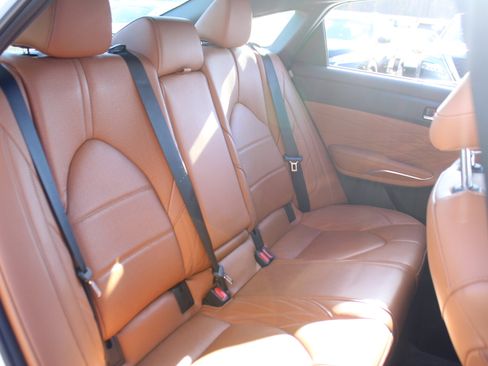 Used 2020 Toyota Avalon Limited image 32