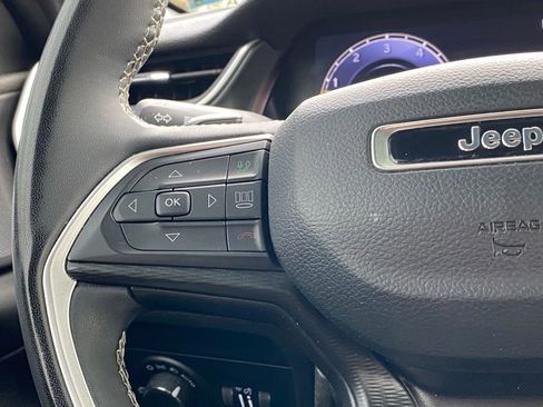 Used 2023 Jeep Grand Cherokee L Laredo image 16