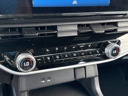 Used 2024 Honda Prologue EX image 13