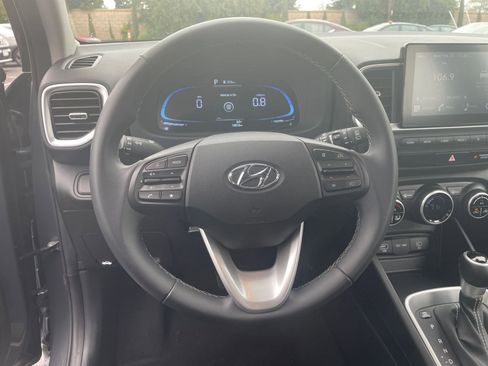 Used 2025 Hyundai Venue SEL image 29