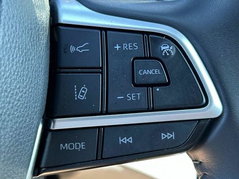 Used 2025 Toyota Highlander XLE FWD image 31
