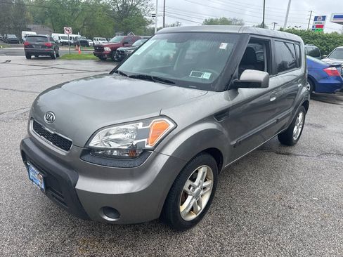 Used 2010 Kia Soul + FWD image 10