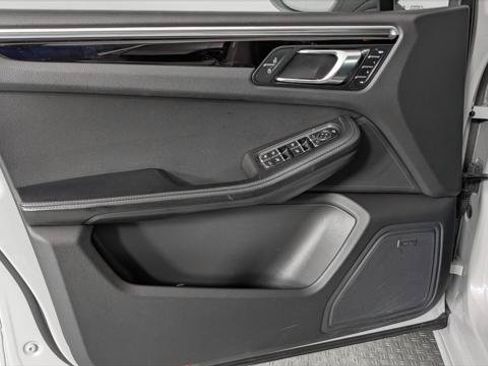 Used 2019 Porsche Macan AWD/4WD image 13