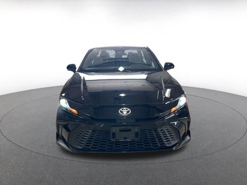 Used 2025 Toyota Camry SE image 12