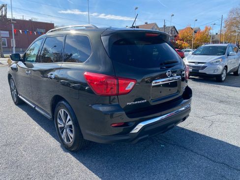 Used 2017 Nissan Pathfinder SV image 3