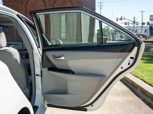 Used 2017 Toyota Camry XLE FWD image 50