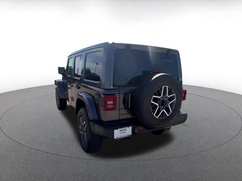Used 2025 Jeep Wrangler Unlimited Sahara AWD/4WD image 11