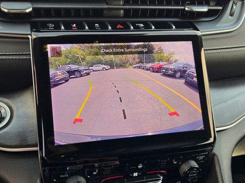 Used 2023 Jeep Grand Cherokee Limited w/ Trailer Tow Prep Group (B) AWD/4WD image 27