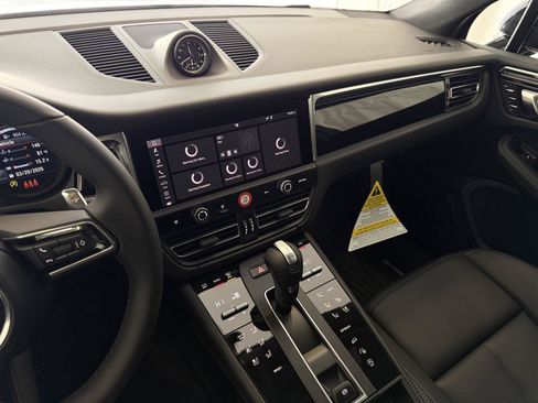 New 2026 Porsche Macan image 18