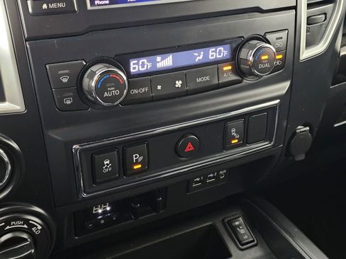 Used 2019 Nissan Titan SV w/ SV Convenience Package image 27