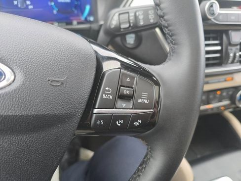 Used 2022 Ford Escape Titanium w/ Class II Trailer Tow Package image 19