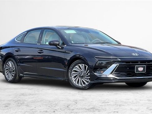 New 2025 Hyundai Sonata Limited image 2