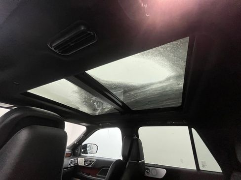 Used 2020 Lincoln Navigator Reserve w/ Equipment Group 208A Reserve image 4