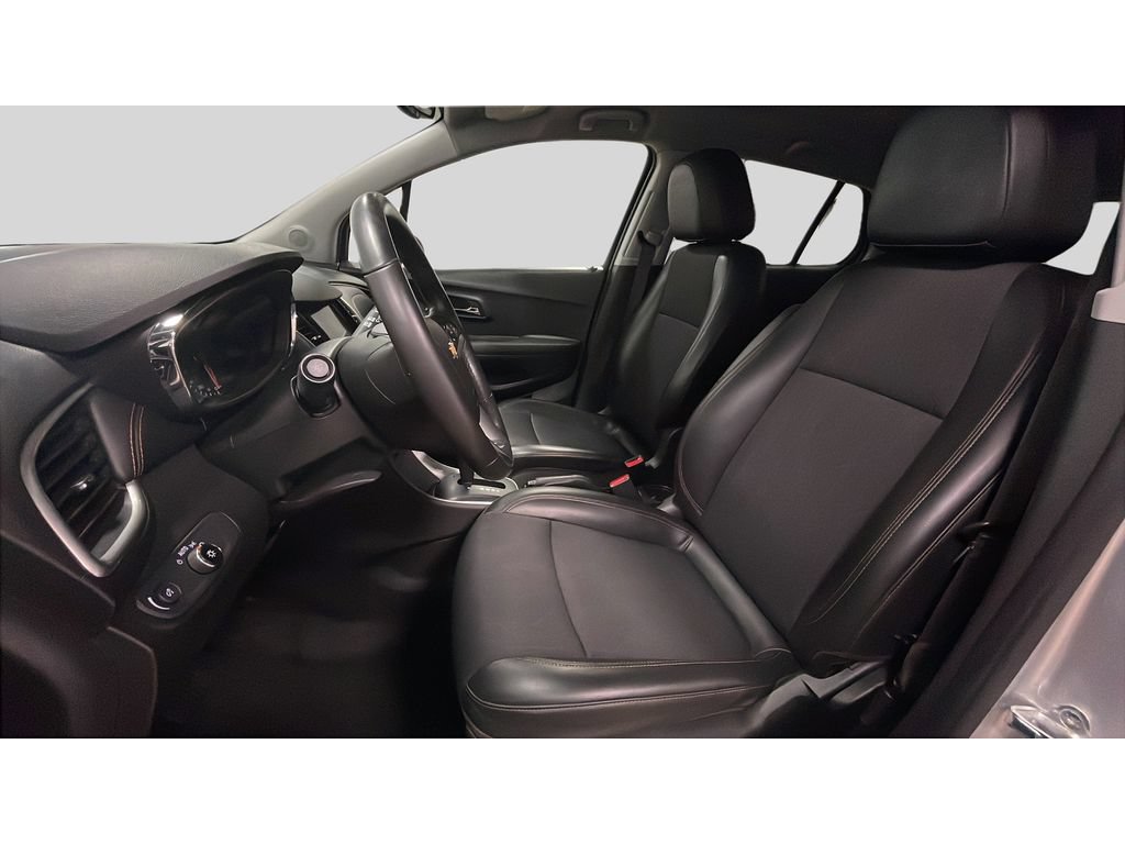 Used 2020 Chevrolet Trax LT w/ LT Convenience Package AWD/4WD image 12