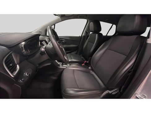 Used 2020 Chevrolet Trax LT w/ LT Convenience Package AWD/4WD image 12