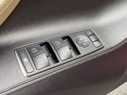 Used 2013 Tesla Model S Performance image 21