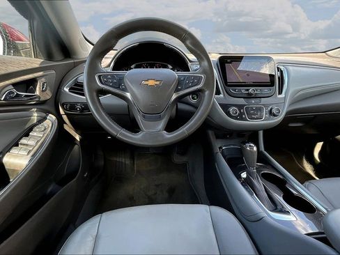 Used 2018 Chevrolet Malibu LT w/ Leather Package image 10