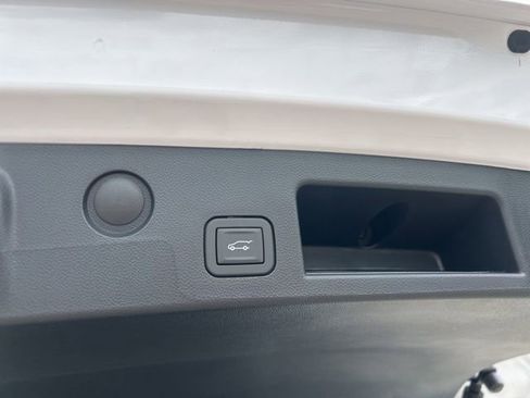 New 2026 Chevrolet Equinox LT w/ Convenience Package II FWD image 31
