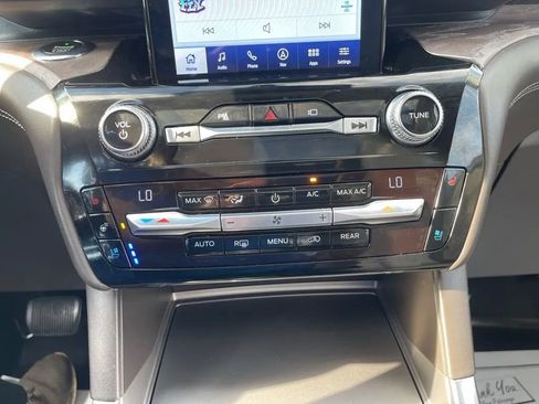 Used 2021 Ford Explorer Platinum w/ Equipment Group 601A AWD/4WD image 28