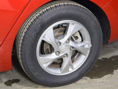 Used 2021 Hyundai Elantra SE image 40